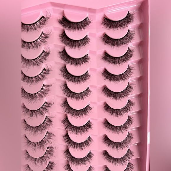 20 Pairs of 3D lashes I Lash Book | Mink Lashes I Faux Lashes | Dluxe Classic 05 - Picture 6 of 9